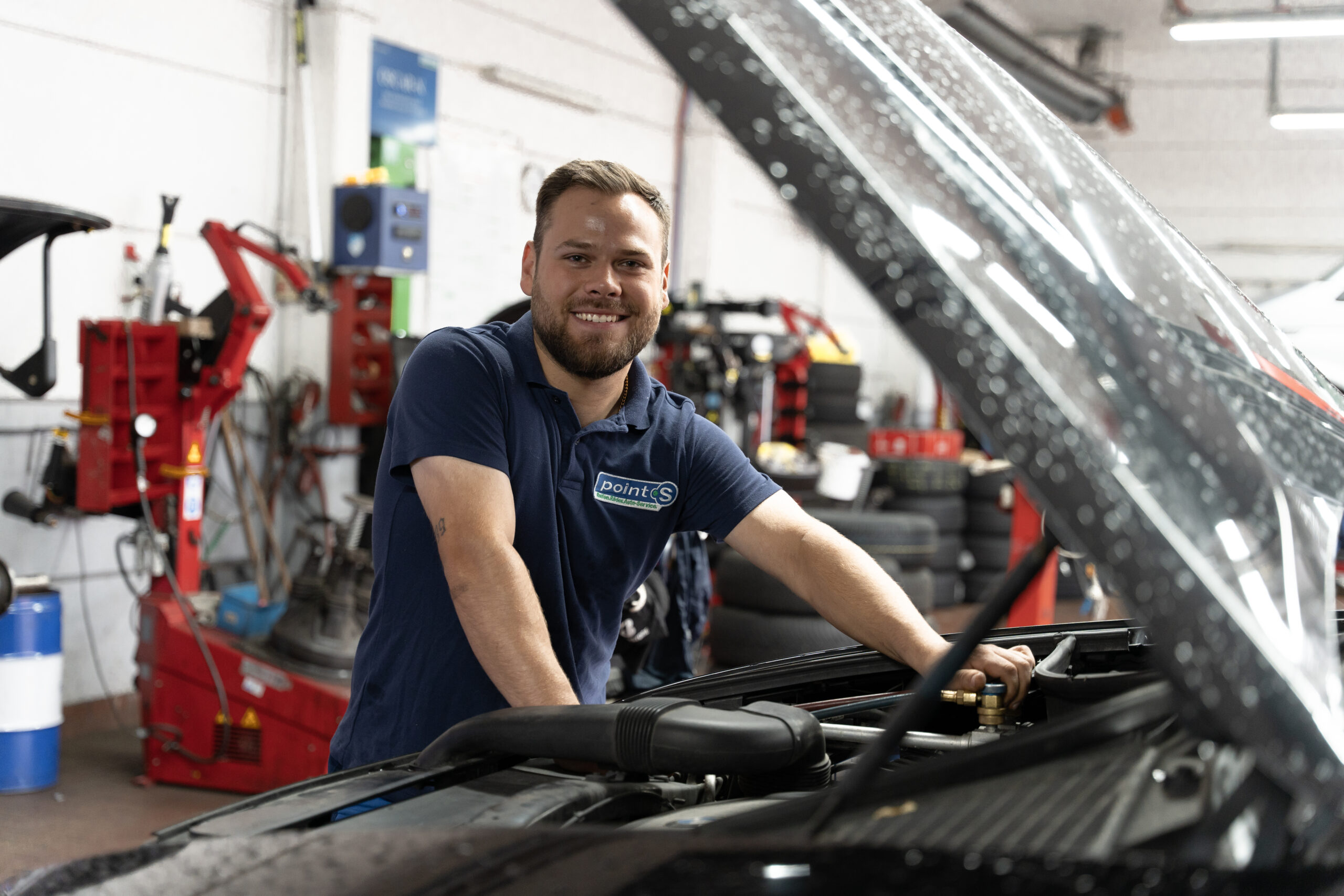 KFZ Mechatroniker bei Reifen Steinmetz
